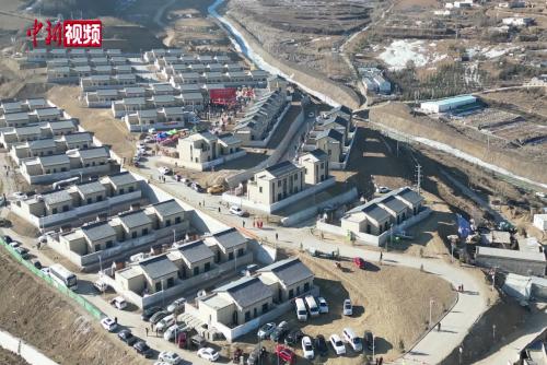 兰州榆中山洪灾后集中搬迁 民众：期待新年新生活