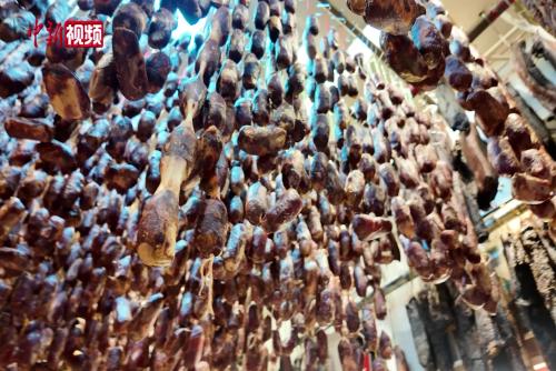 腊香四溢年味渐浓 成都“香肠腊肉一条街”创新口味引客来