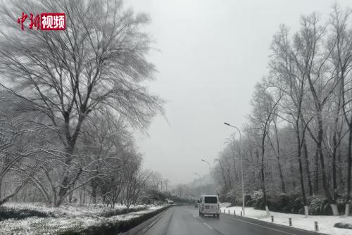 江苏南京迎来2026年首场降雪