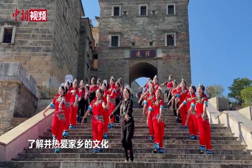 梯田“舞”步贺新年 云南红河乐作舞代代相传