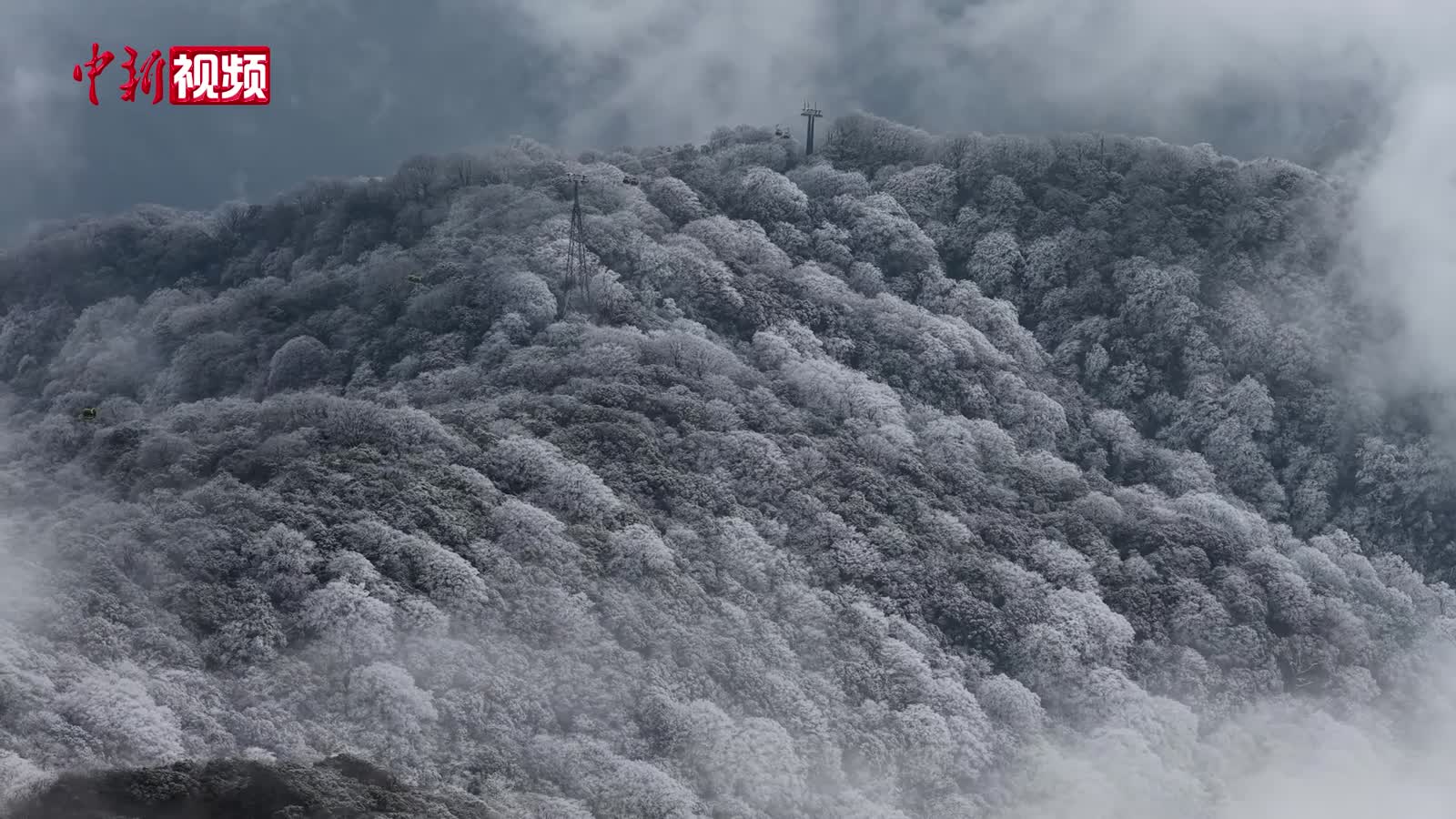 世界自然遗产地梵净山：冬雪奇观宛若仙境
