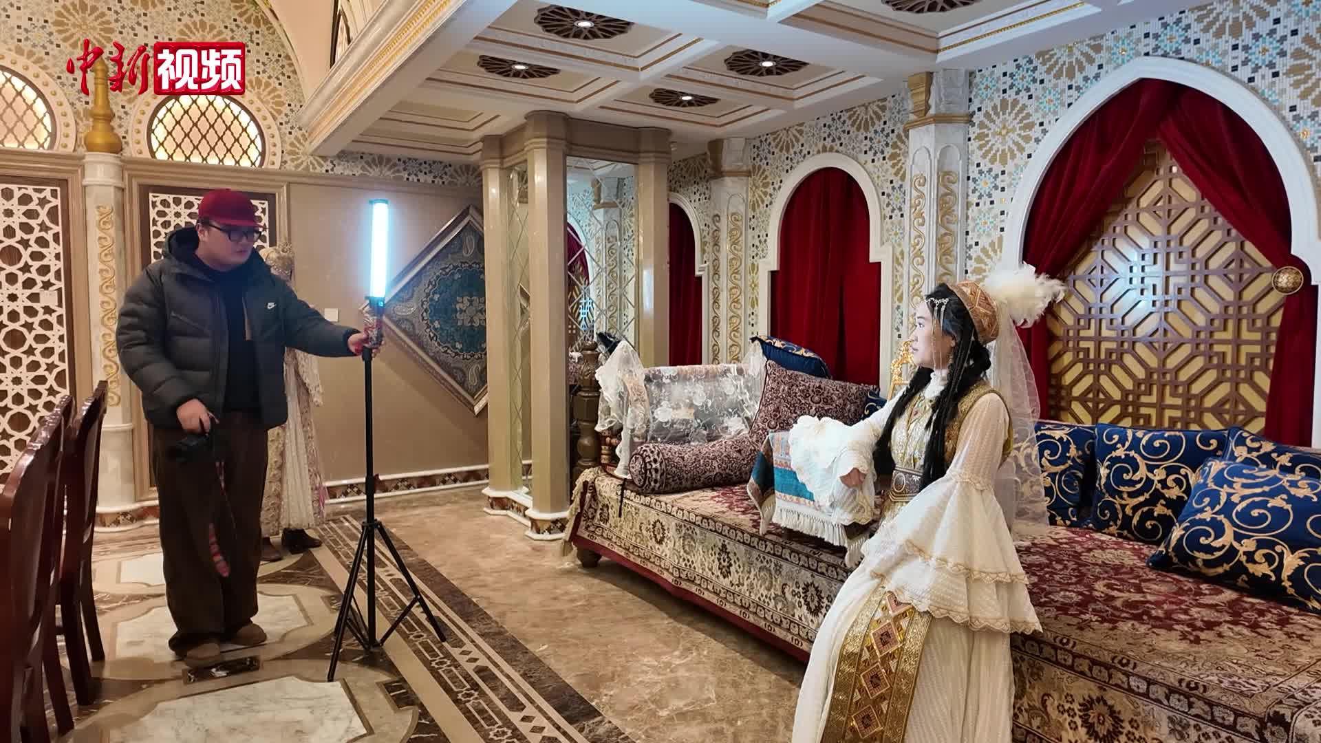 探访新疆国际大巴扎 冬季游人热情不减