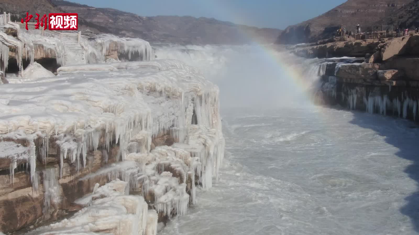 黄河壶口瀑布现流凌封河景观