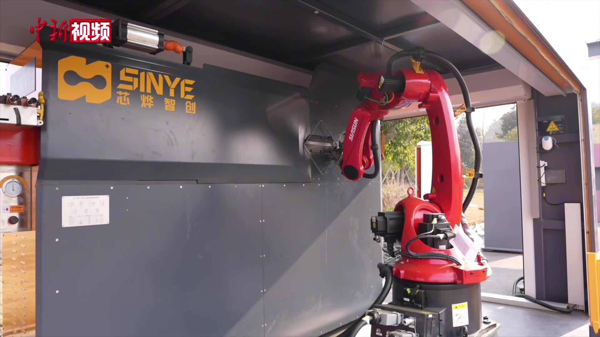 国内首个自研智能建造机器人生态集群在成都亮相