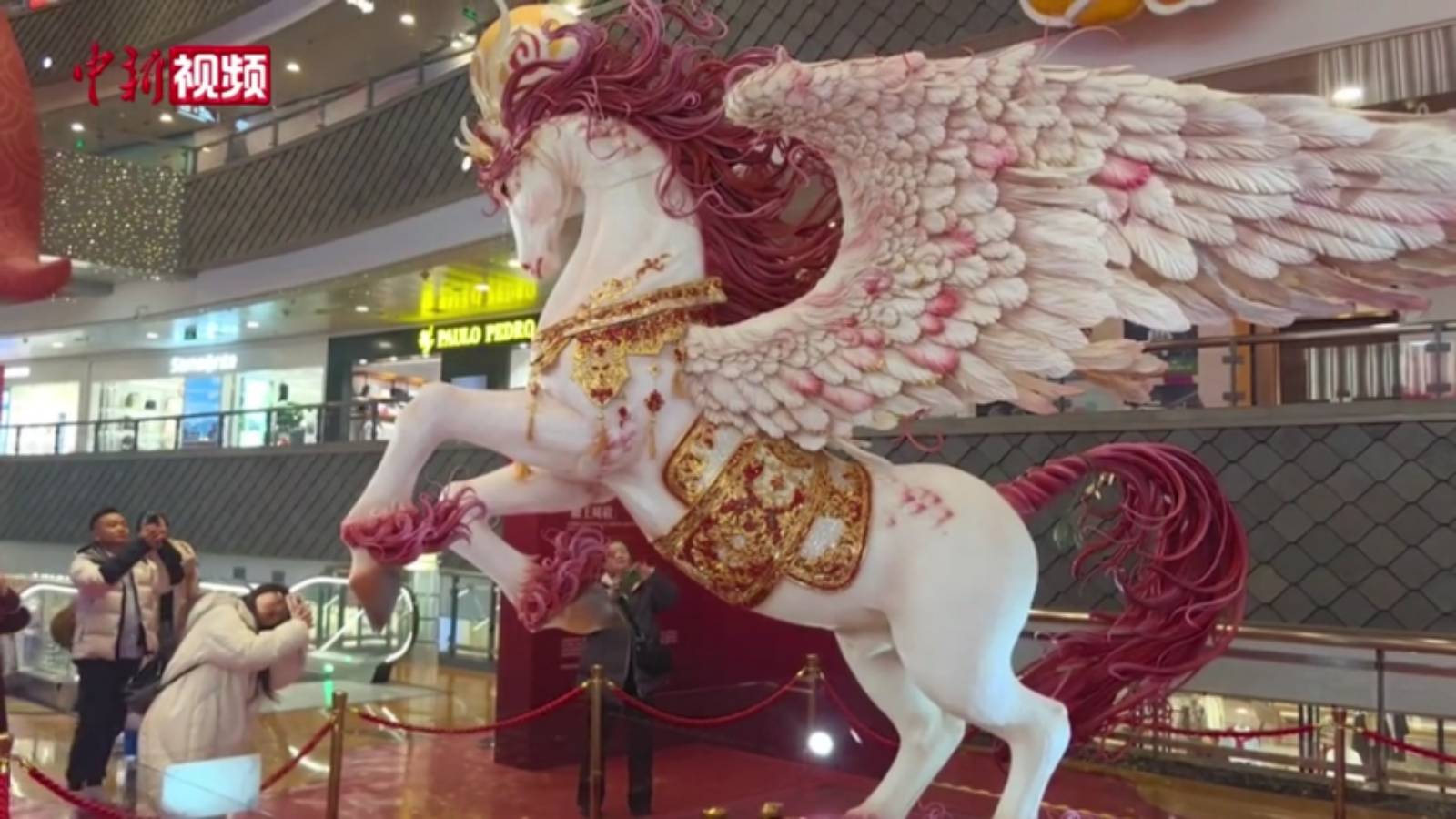 “糖王”周毅4米巨型糖艺《天马》亮相上海