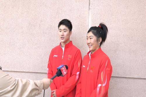 “冠军夫妇”和“普通夫妇”有什么区别？徐梦桃笑了 ：和大家一模一样！