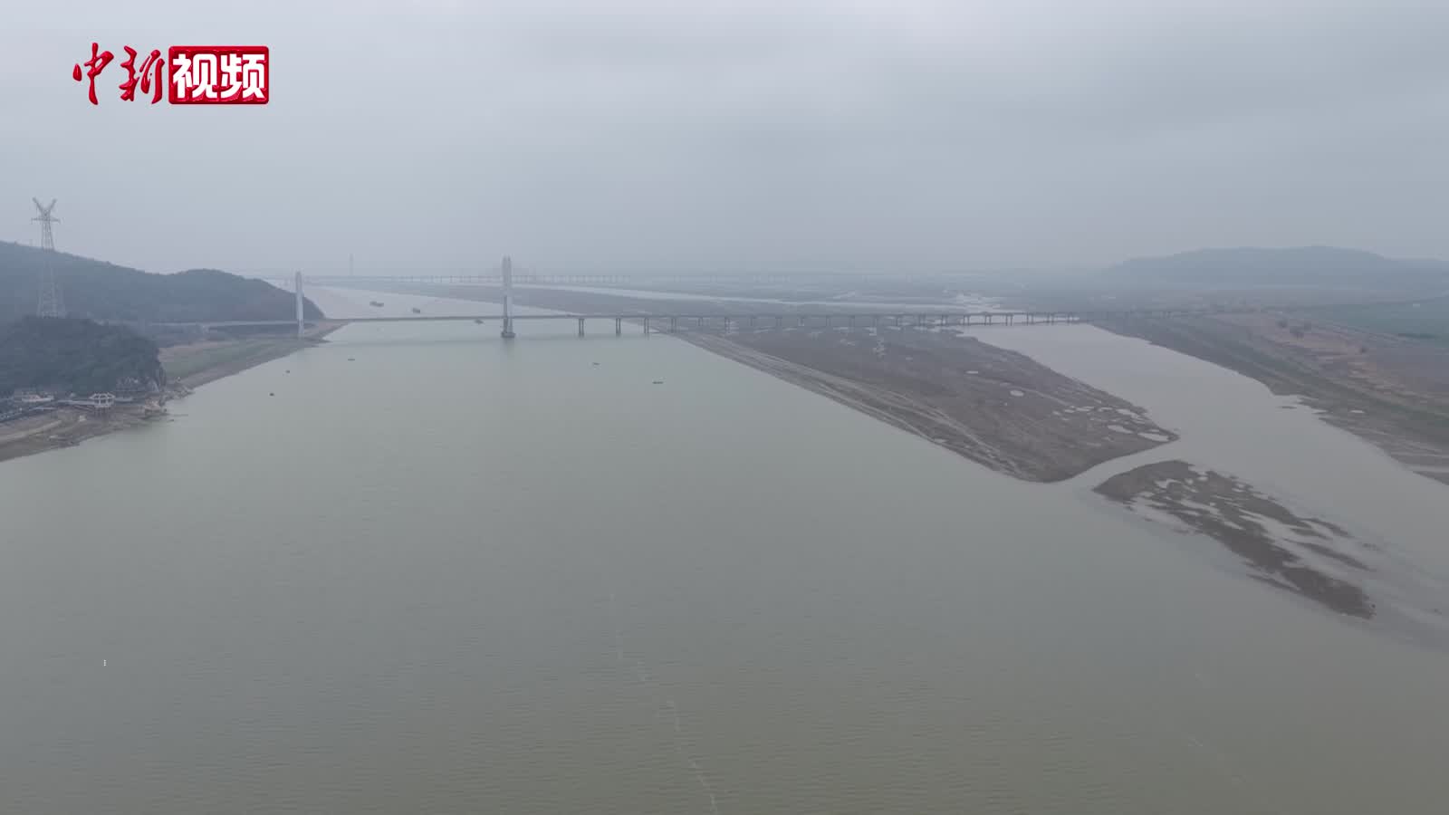 连续阴雨致鄱阳湖水位上涨 突破8米极枯水位