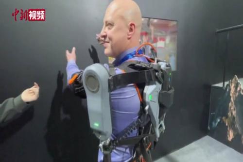 AWE上海開(kāi)展：中國(guó)外骨骼裝備讓外國(guó)觀眾感受“身輕如燕”