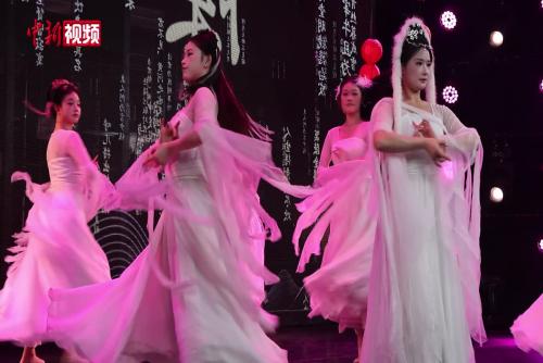 傳統(tǒng)歌舞劇院轉(zhuǎn)型團播新模式 線上流量激發(fā)新活力