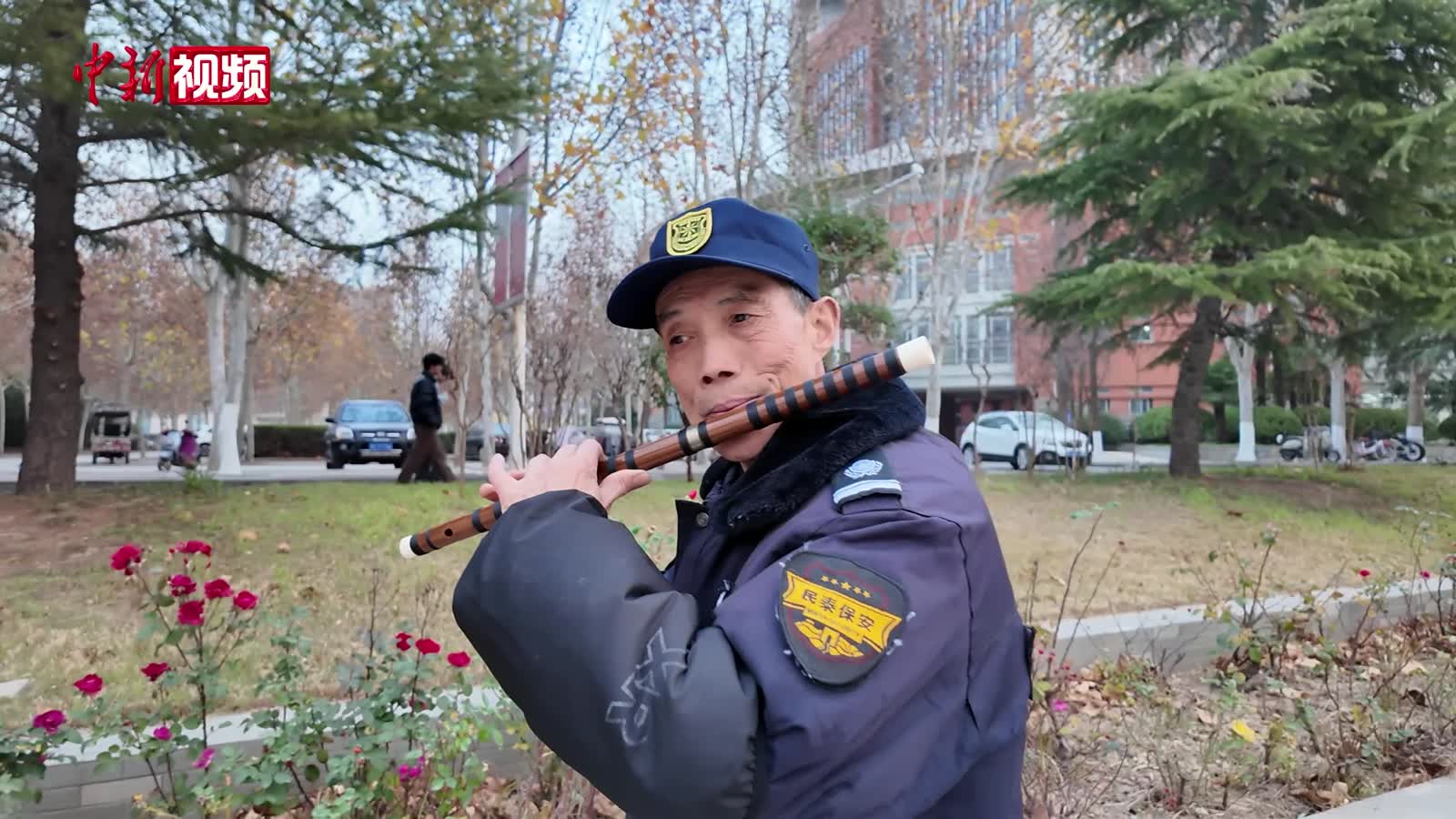 当“爱笛声”遇上“保安诗人” 他们把生活写满诗歌