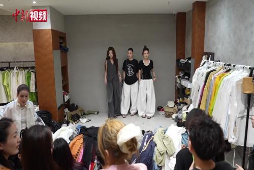 探访“中国服装第一街” ：夏装上新 海外订单增加明显