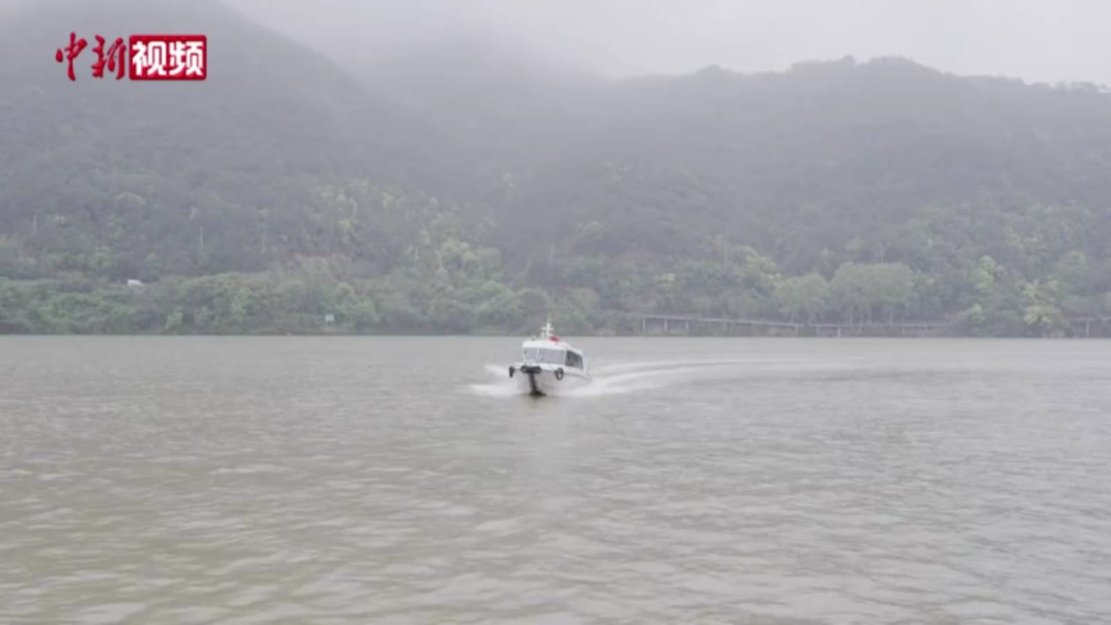 浙江杭州：智能游艇畅游富春江