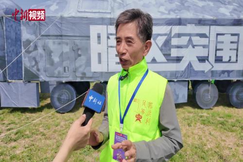 直擊濰坊“風(fēng)箏海” 卡車(chē)、大魚(yú)齊上天