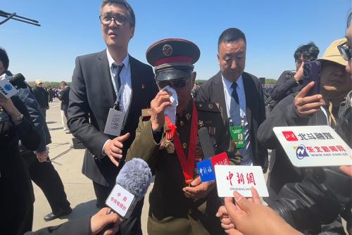 “我的戰友都犧牲了，想起來我就難受” 志愿軍老戰士接英烈歸來時落淚