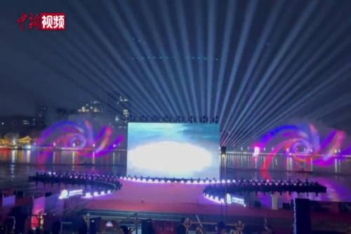 北京國際電影節(jié)上演“水上紅毯”