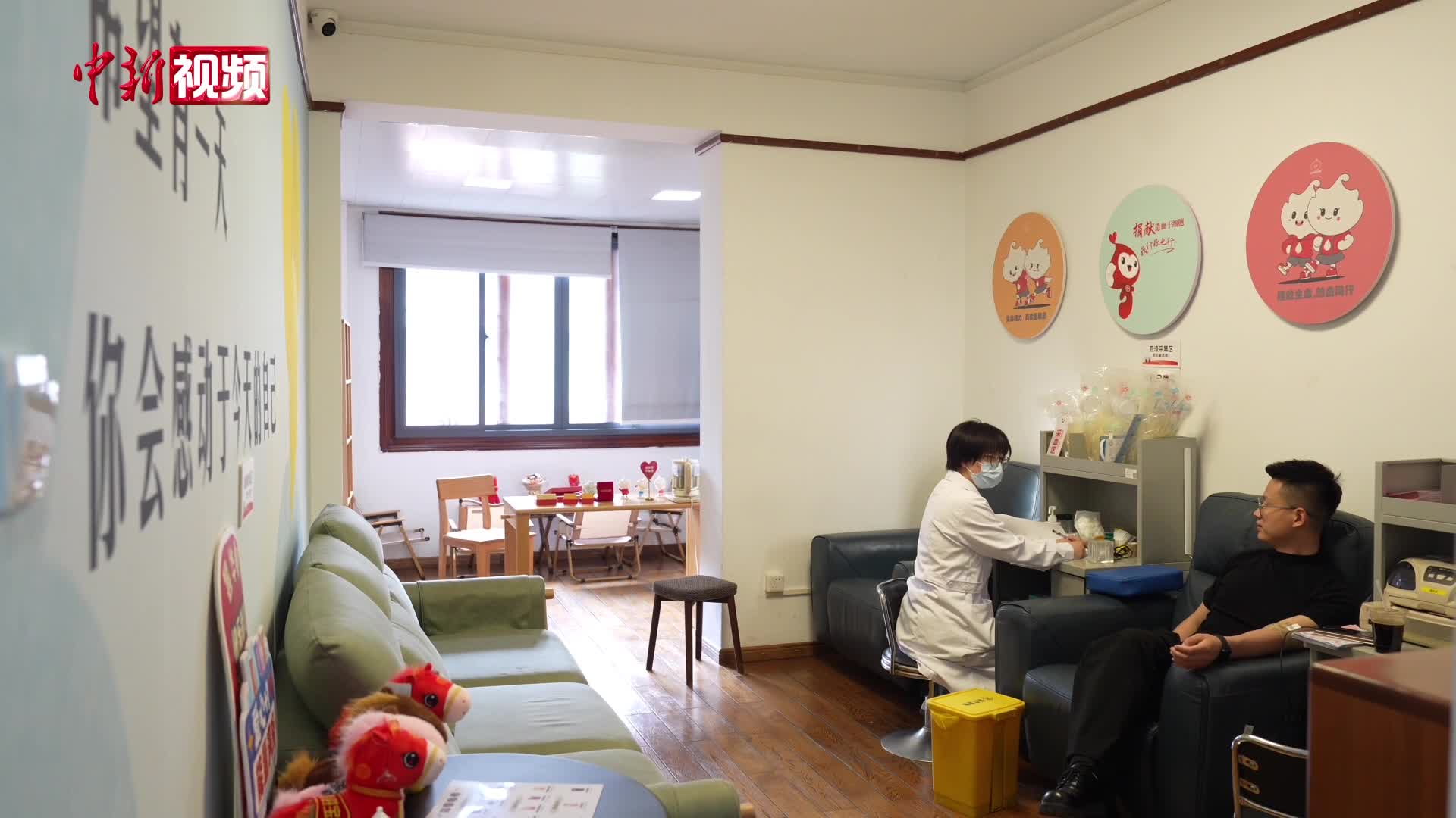 愛心咖啡古風(fēng)觀景 武漢曇華林獻(xiàn)血屋打造公益新地標(biāo)