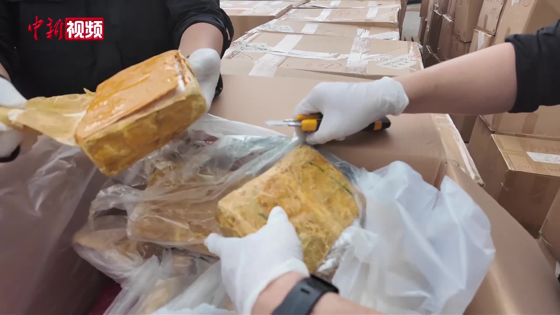 云南普洱集中公开销毁5.5吨毒品