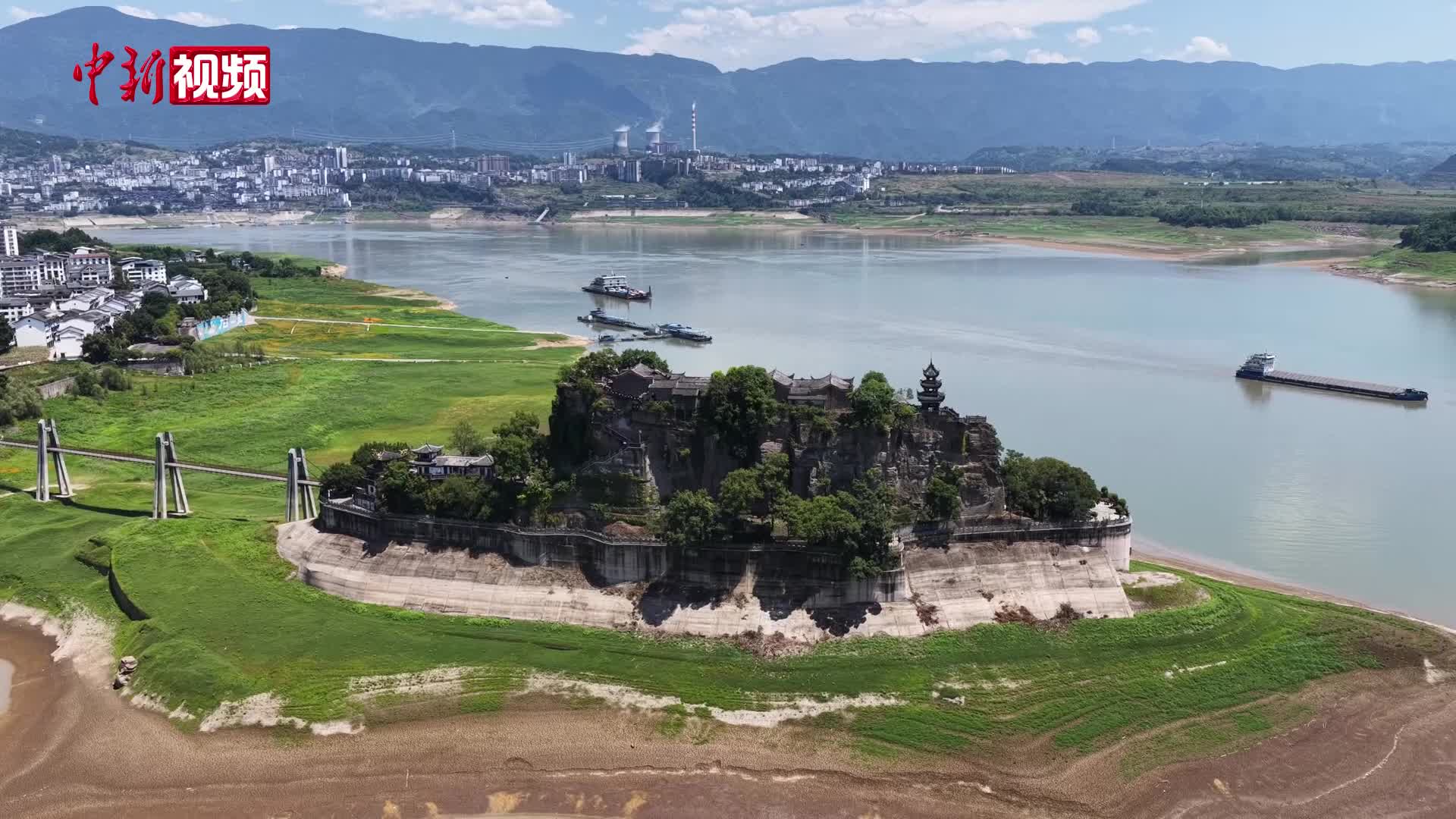 长江重庆段水位回落 “长江盆景”石宝寨“显真容”