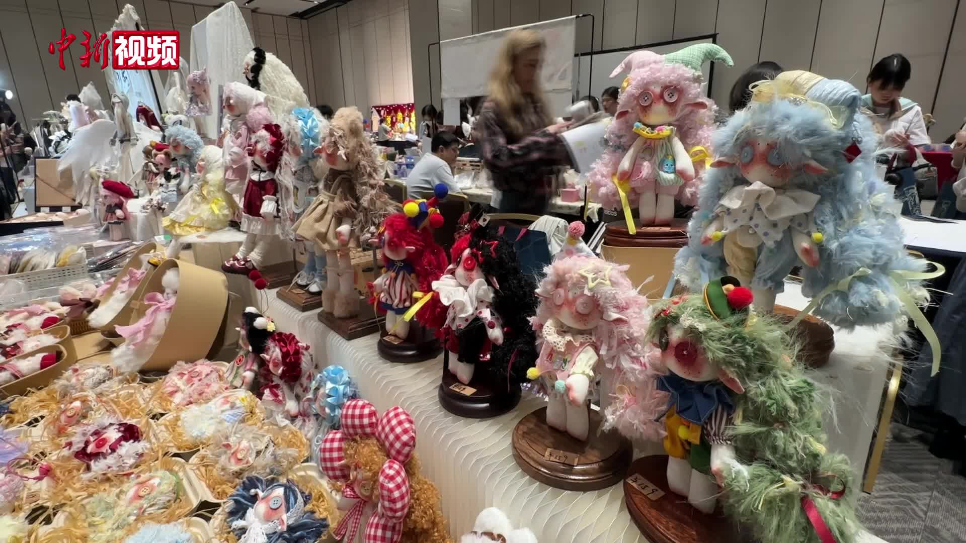 萌物扎堆 湖南长沙玩偶展圈粉年轻人