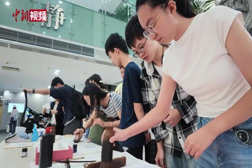 在北师大图书馆上一堂“摸得着”的古籍课