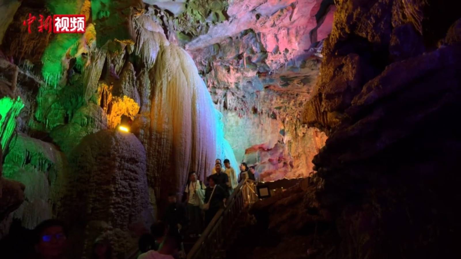 走进江西万年神农宫：溶洞藏仙境 石笋记流年